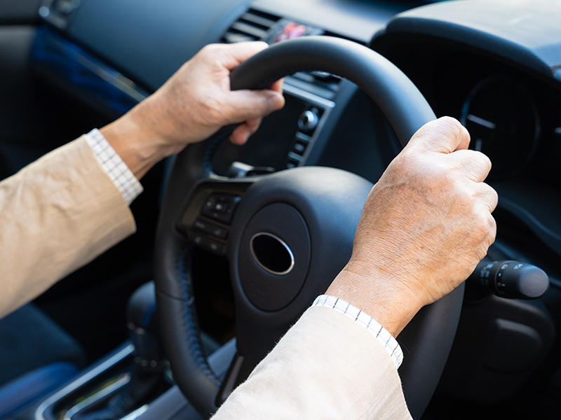 ハンドルのブレや真っ直ぐ走らない